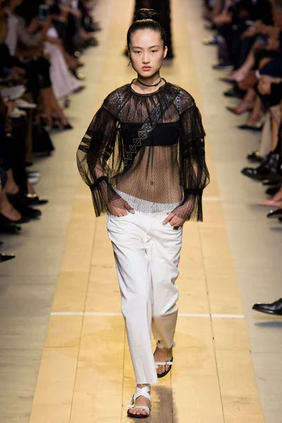 Look 29